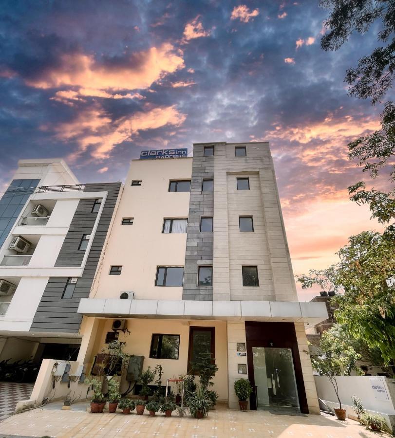 The Orion Express Hotell Jaipur Exteriör bild